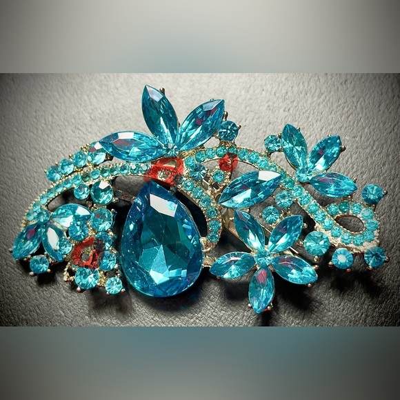 Bundle of 3 Large Purple, Pink, and Blue Vintage Rhinestone brooches - Picture 10 of 11